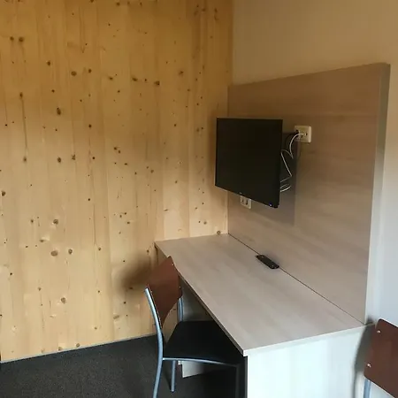 Falken Horst Hostel *