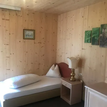 Falken Horst Hostel *